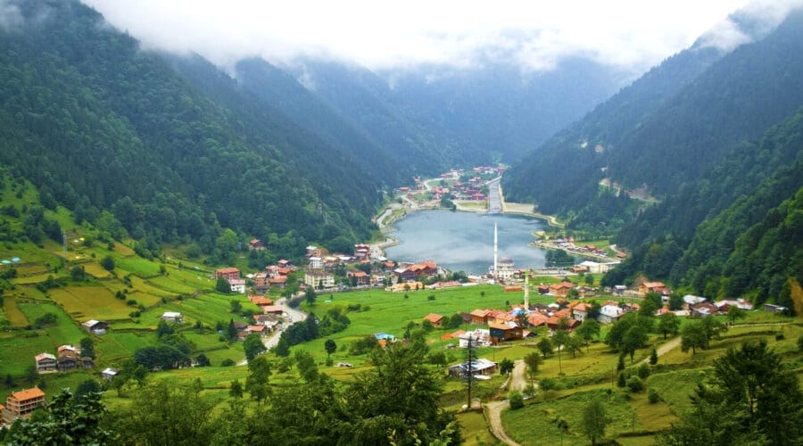 Uzungöl_lake_and_town (1)